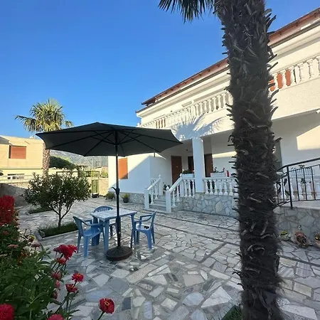 At Lume בית הארחה